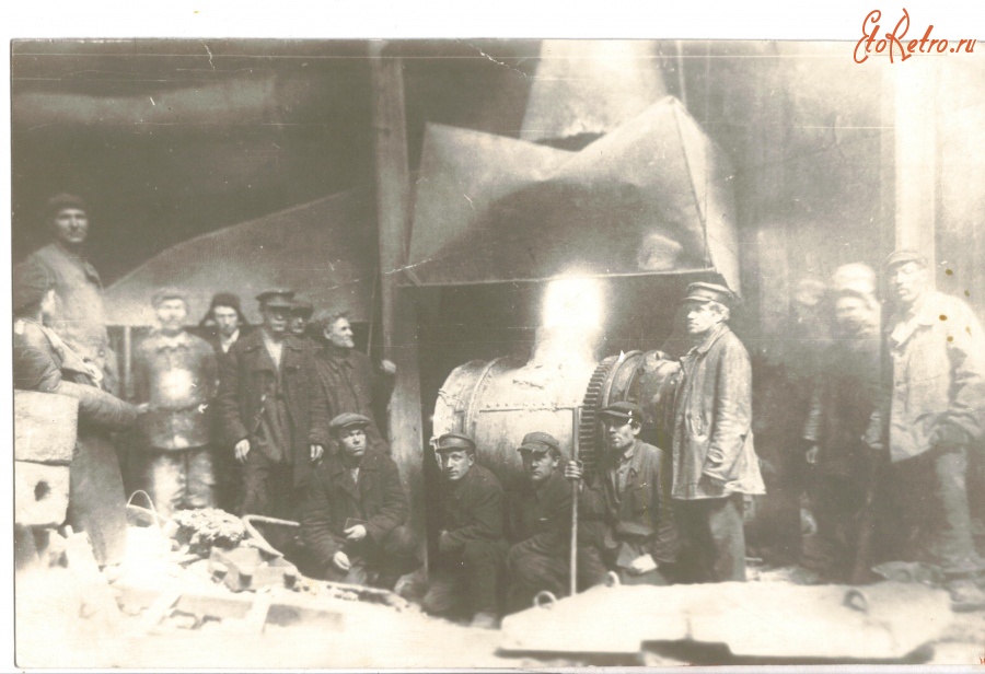У вагранки в литейном цеху. Фото с сайта http://www.etoretro.ru