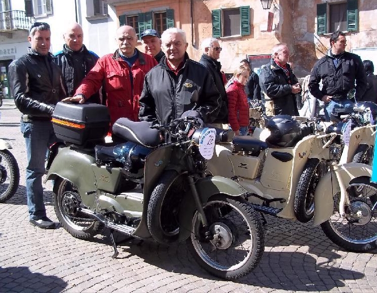 Итальянцы делятся на две категории. Часть болеет мотоциклами и смотрит соревнования МОТОJP.
