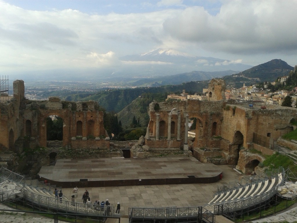 Таормина, вид с греческого театра, вдали Этна