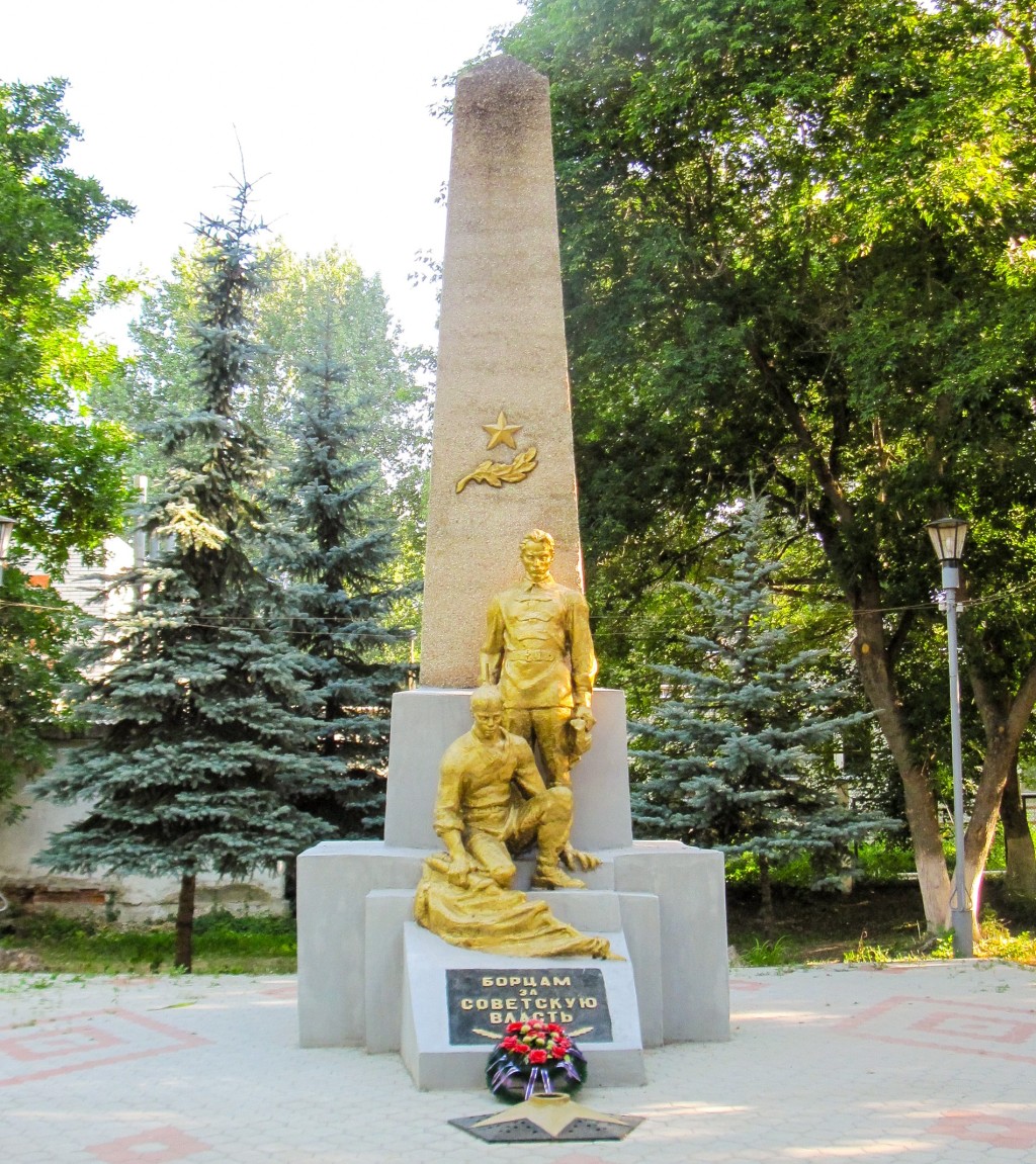 5. Красивый мемориал героям 1917 года.